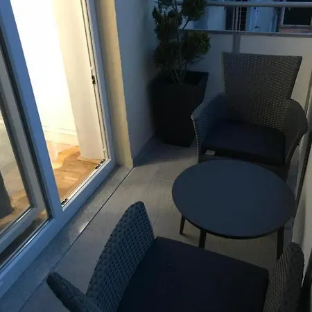 Lant Apartment *